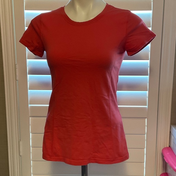 Danskin Now Classic Red Short Sleeve Tee - Picture 1 of 9